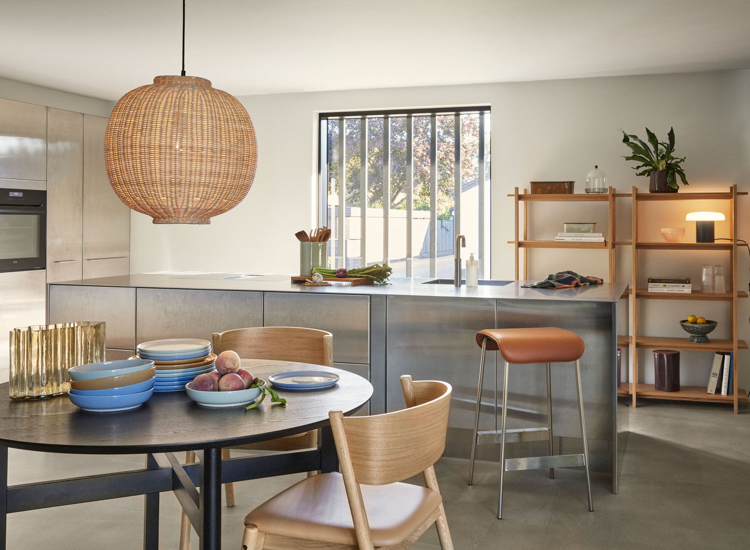 Fjord Dining Table – Round Large Black