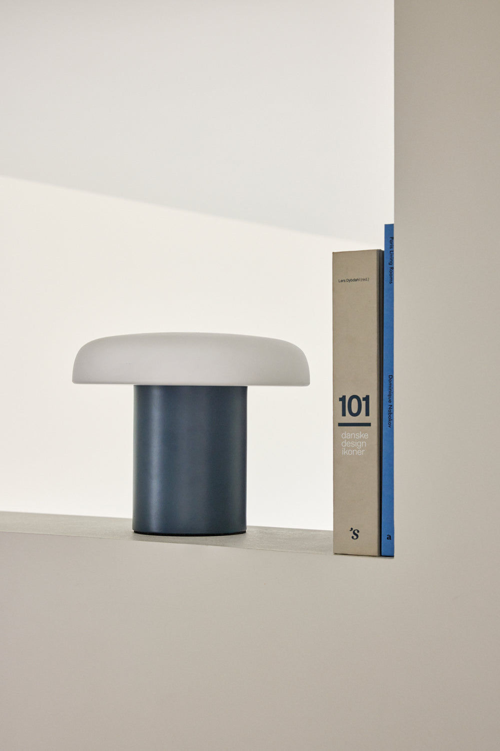 Ateliers Table Lamp Dark blue/White